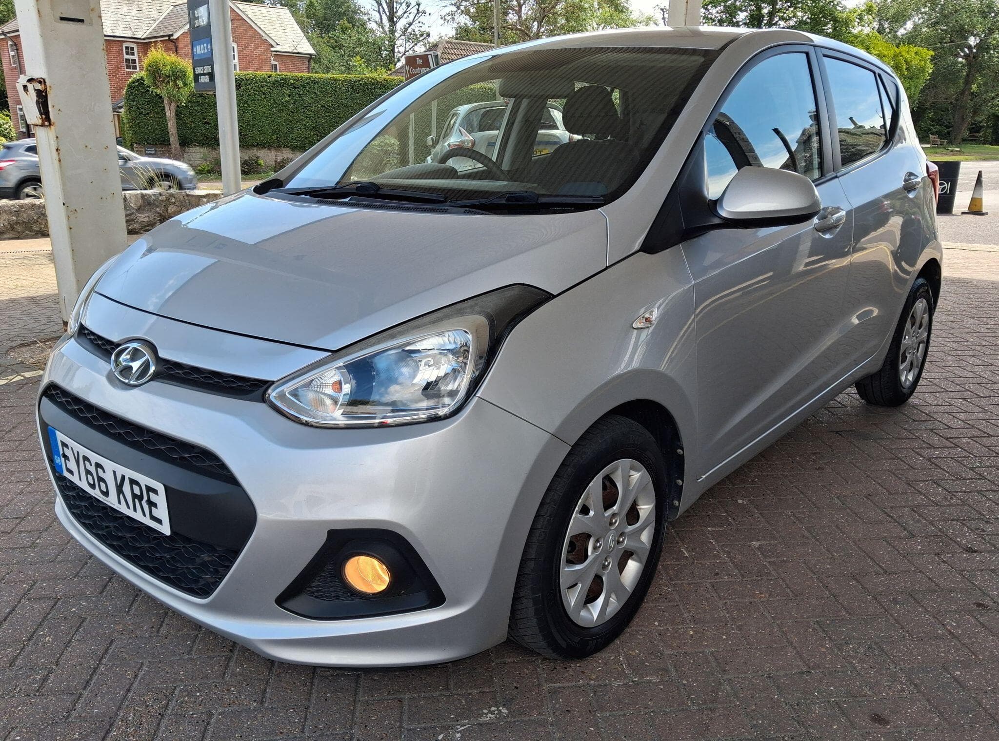 Hyundai i10